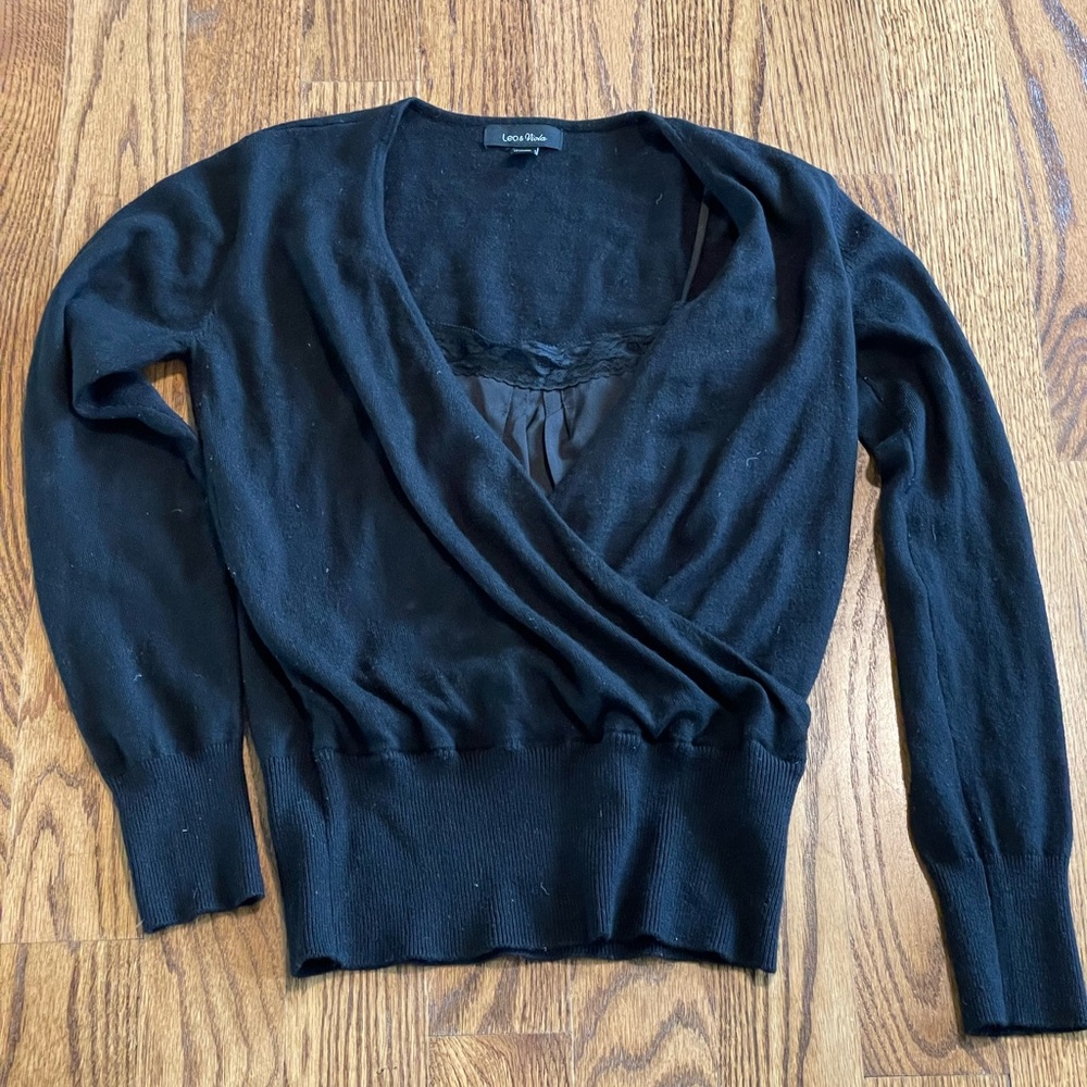 Leo & Viola V-neck sweater size M